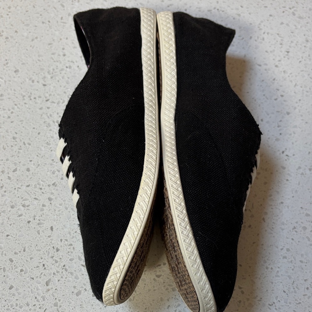 Reef Raindance Women's Comfortable Cushioned Flats, Black/White, Size 8 - Picture 3 of 7